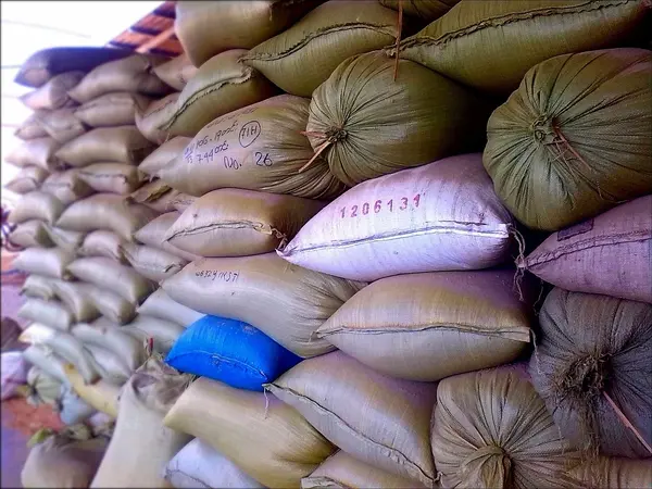 sacas de arroz importado